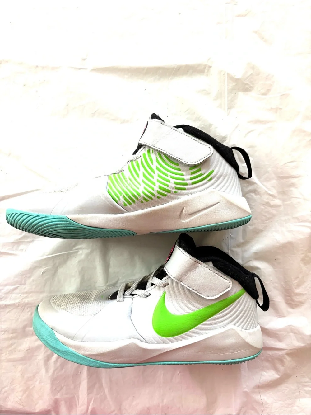 Nike White Green Team D9 Basketball Sneakers SZ 2.5 Youth Worn 1X Indoors
